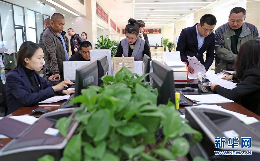 （新華全媒頭條&middot;兩會特別報道&middot;圖文互動）（4）抓住新機(jī)遇 贏得新優(yōu)勢&mdash;&mdash;從全國兩會看奮進(jìn)中國的發(fā)展動力