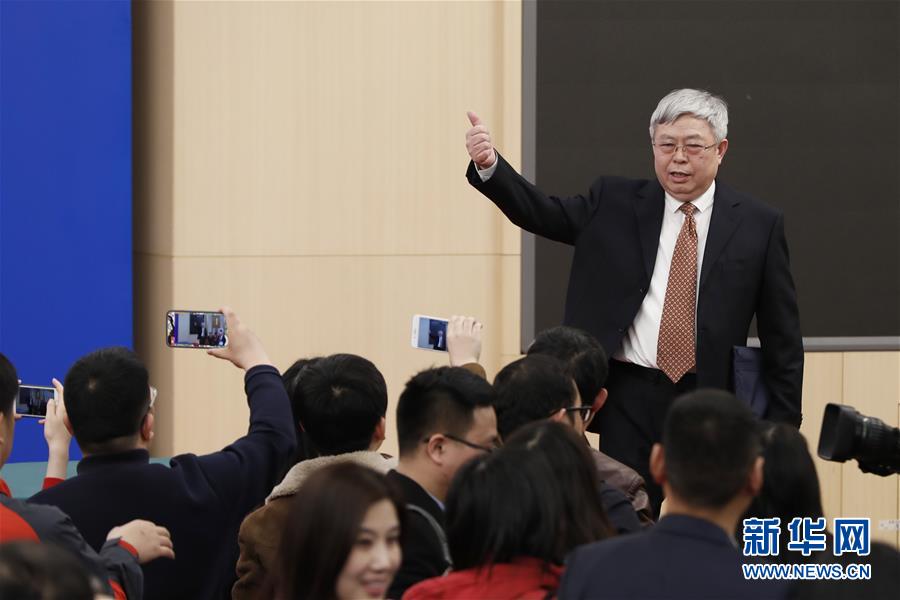 （兩會(huì)&middot;XHDW）（6）國(guó)務(wù)院扶貧辦主任劉永富就&ldquo;攻堅(jiān)克難&mdash;&mdash;堅(jiān)決打贏脫貧攻堅(jiān)戰(zhàn)&rdquo;答記者問(wèn)