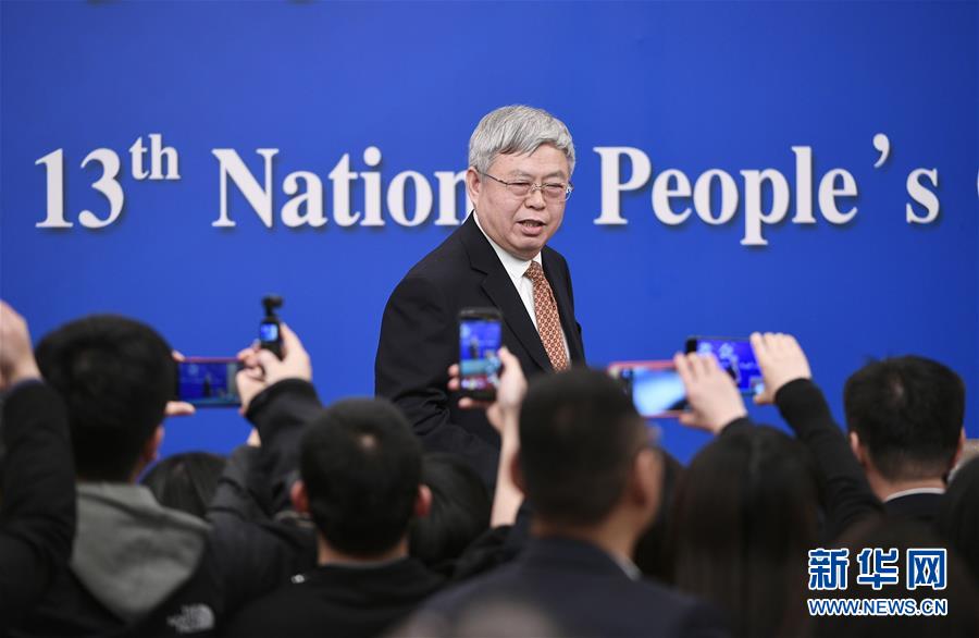 （兩會(huì)&middot;XHDW）（7）國(guó)務(wù)院扶貧辦主任劉永富就&ldquo;攻堅(jiān)克難&mdash;&mdash;堅(jiān)決打贏脫貧攻堅(jiān)戰(zhàn)&rdquo;答記者問