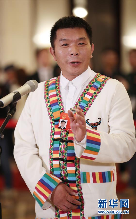 （兩會(huì)&middot;面對(duì)面）（4）全國(guó)人大代表接受采訪(fǎng)