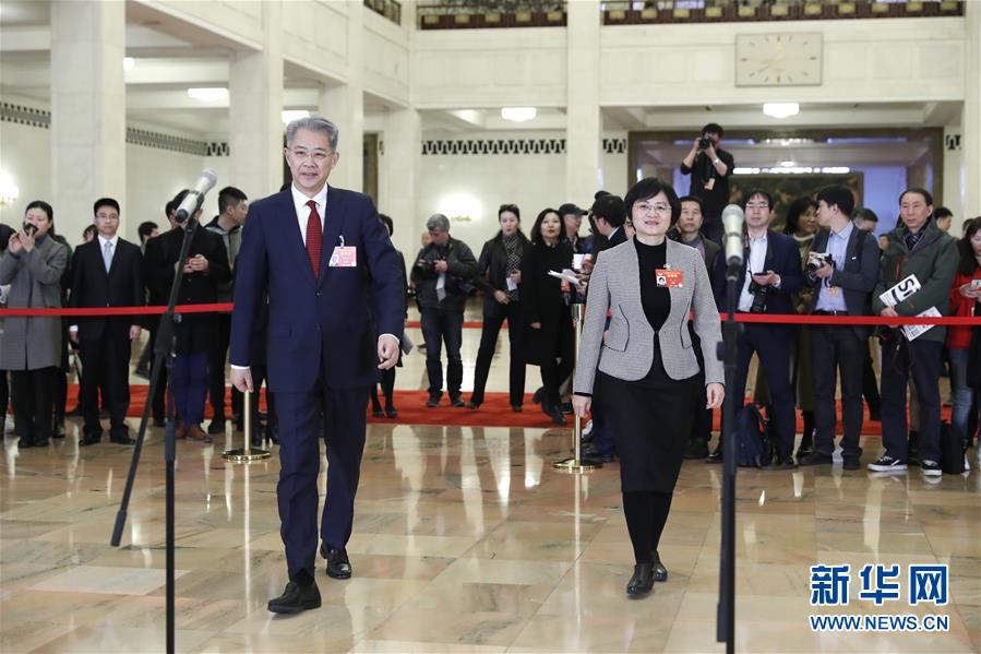 （兩會(huì)&middot;面對面&middot;XHDW）（20）全國政協(xié)委員接受采訪