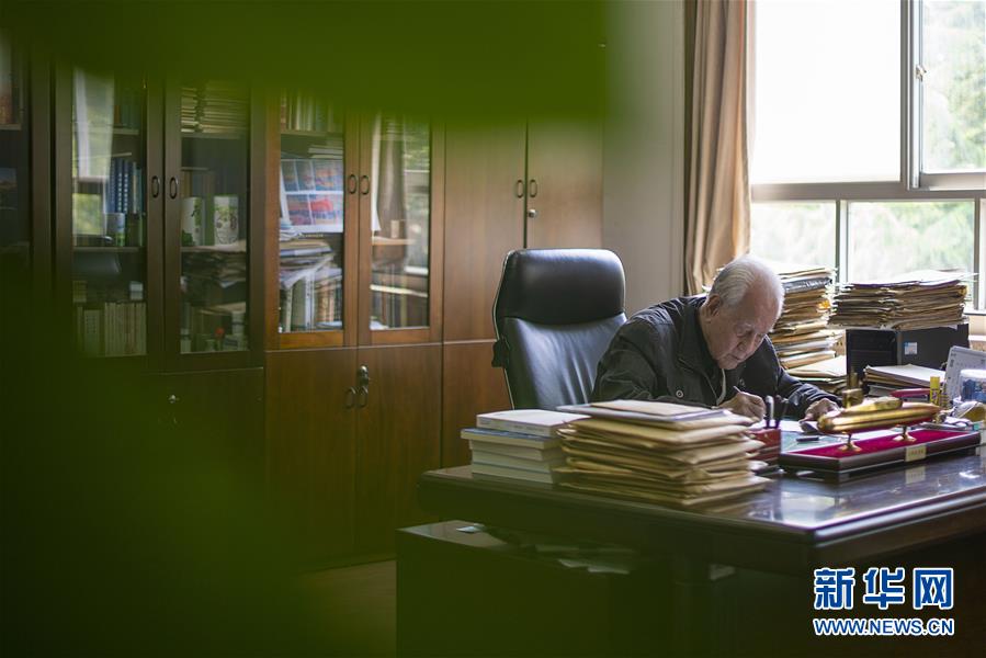 （今日關(guān)注&middot;科技獎勵大會&middot;圖文互動）（5）此生屬于祖國，此生無怨無悔&mdash;&mdash;隱身30年的中國核潛艇先驅(qū)黃旭華