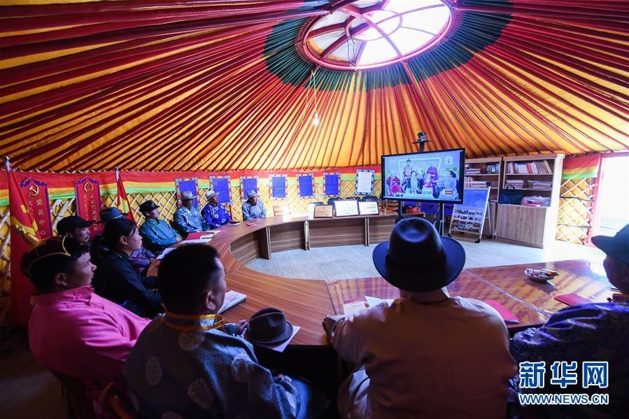 (新華全媒頭條·圖文互動(dòng))(3)為基層松綁減負(fù) 促干部擔(dān)當(dāng)作為——以習(xí)近平同志為核心的黨中央推進(jìn)“基層減負(fù)年”工作綜述