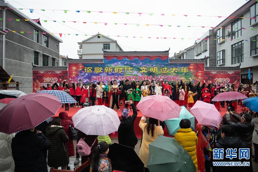 （新春走基層&middot;圖文互動(dòng)）（2）村晚&ldquo;說(shuō)唱&rdquo;唱什么？