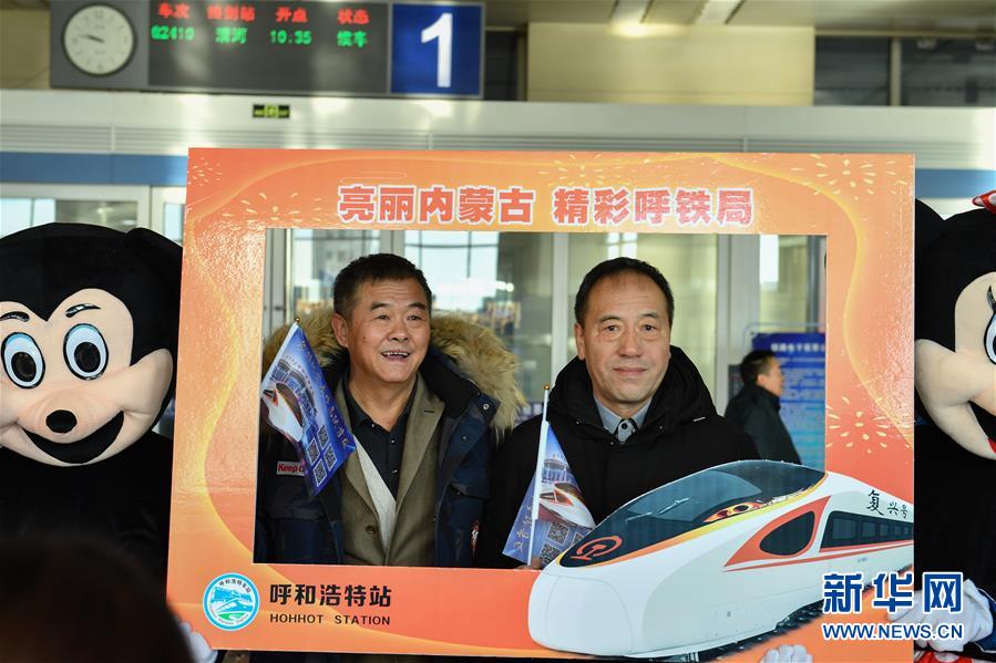(新華全媒頭條·圖文互動)(1)草原高鐵乘風(fēng)來 北疆唱響新“贊歌”