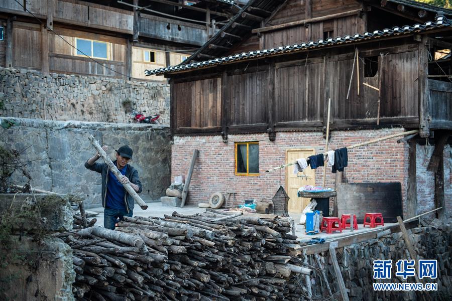 （決戰(zhàn)決勝脫貧攻堅&middot;圖文互動）（3）歷史性告別&ldquo;人畜混居&rdquo; 貴州7萬余戶山民&ldquo;新家&rdquo;迎新年