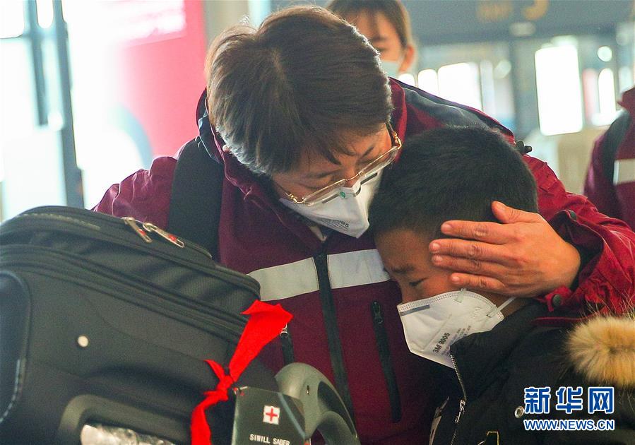 （新華全媒頭條&middot;圖文互動）（20）萬眾一心迎挑戰(zhàn) 眾志成城戰(zhàn)疫情&mdash;&mdash;全國總動員打響疫情防控阻擊戰(zhàn)紀(jì)實