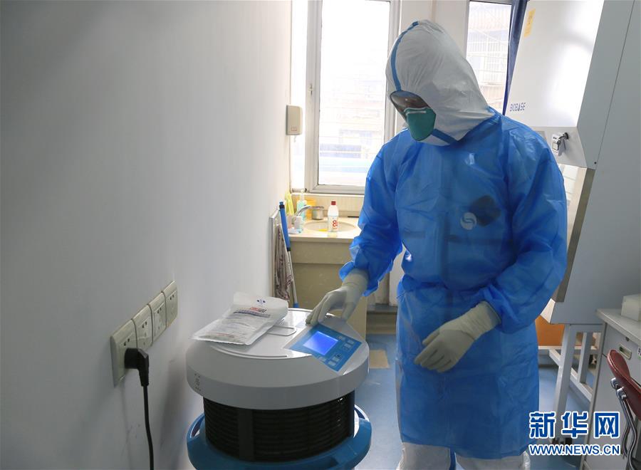 （圖文互動(dòng)）軍醫(yī)周磊：為新型肺炎重癥患者生命&ldquo;把脈&rdquo;