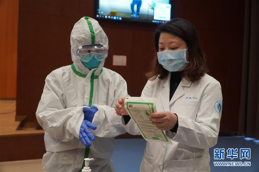 （聚焦疫情防控&middot;圖文互動）（4）無法握手，但始終并肩