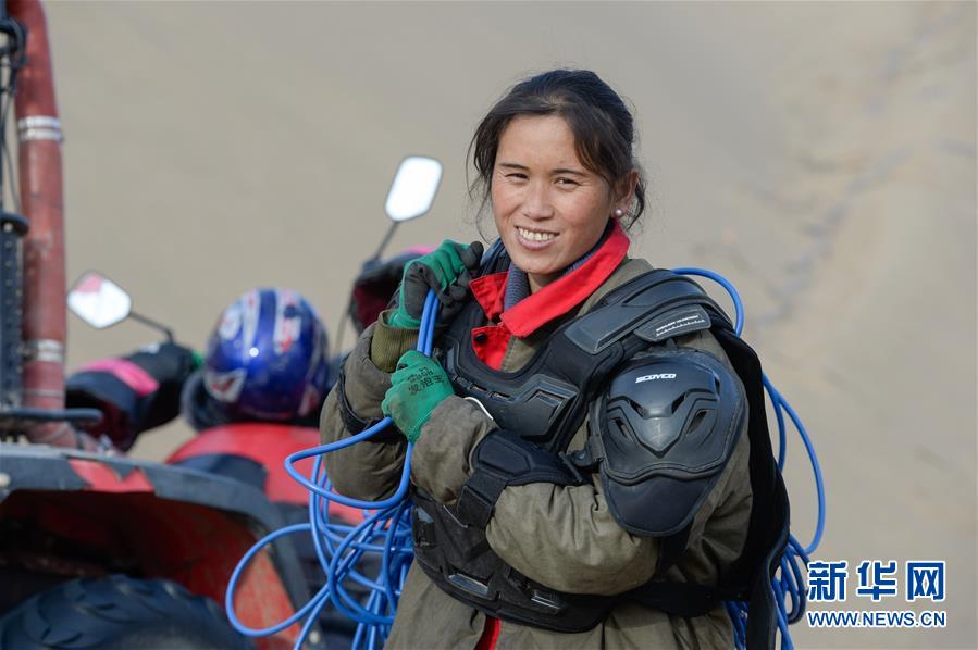 （新春走基層&middot;圖文互動）（8）寒冬里，&ldquo;沙漠玫瑰&rdquo;猶自綻放