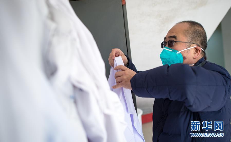 （新華全媒頭條&middot;聚焦疫情防控&middot;圖文互動）（9）拼漸凍生命 與疫魔競速&mdash;&mdash;記疫情&ldquo;風(fēng)暴眼&rdquo;中武漢金銀潭醫(yī)院院長張定宇