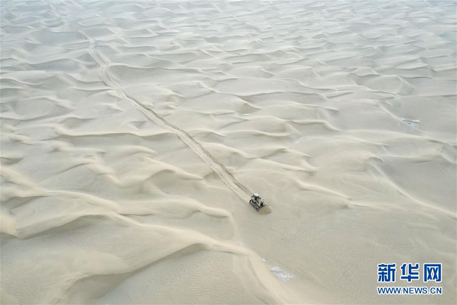 （新春走基層&middot;圖文互動）（2）特寫：與車為伴，獨行沙海