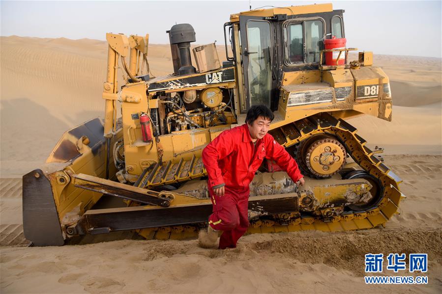 （新春走基層&middot;圖文互動）（5）特寫：與車為伴，獨行沙海