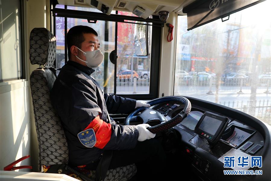 （聚焦疫情防控&middot;圖文互動）（1）疫情下的公交司機：只要有一名乘客，我們也要堅守！
