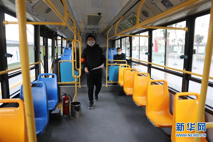 （聚焦疫情防控&middot;圖文互動）（2）疫情下的公交司機：只要有一名乘客，我們也要堅守！