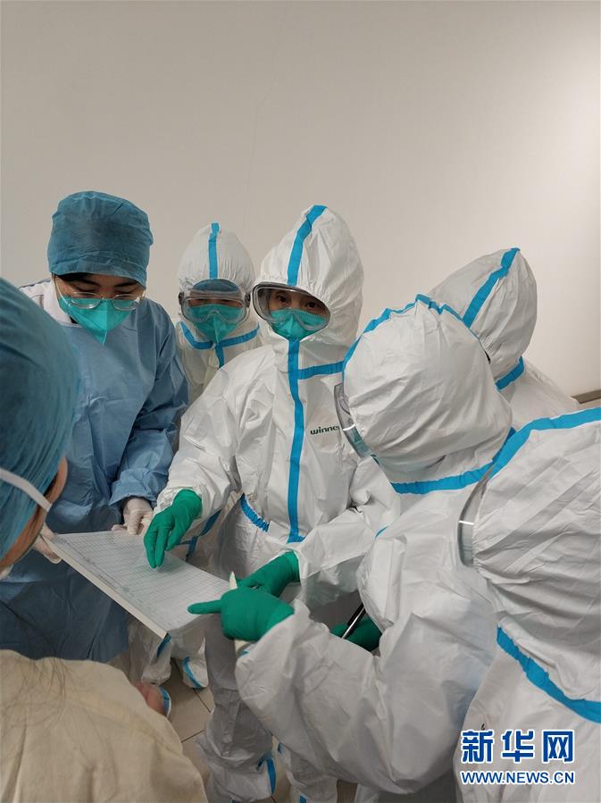 （新華全媒頭條&middot;圖文互動）（4）戰(zhàn)紅區(qū)！&mdash;&mdash;發(fā)生在武漢抗疫隔離病房內(nèi)的故事