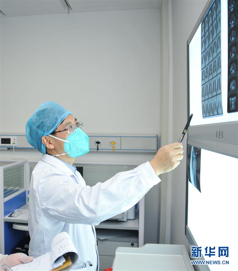 （新華全媒頭條&middot;圖文互動）（6）戰(zhàn)紅區(qū)！&mdash;&mdash;發(fā)生在武漢抗疫隔離病房內(nèi)的故事