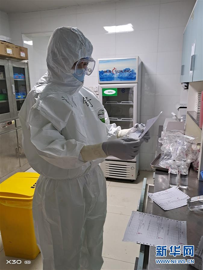 （新華全媒頭條&middot;圖文互動）（7）戰(zhàn)紅區(qū)！&mdash;&mdash;發(fā)生在武漢抗疫隔離病房內(nèi)的故事