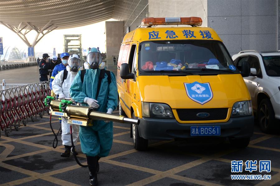 （聚焦疫情防控）（3）藍(lán)天志愿者的消毒戰(zhàn)&ldquo;疫&rdquo;