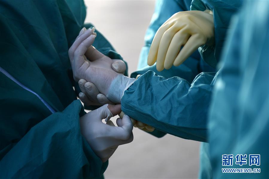 （聚焦疫情防控）（5）藍(lán)天志愿者的消毒戰(zhàn)&ldquo;疫&rdquo;