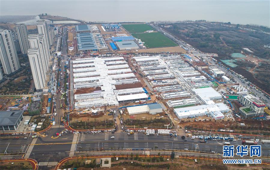 (新華全媒頭條·圖文互動) (4)做好疫情防護 統(tǒng)籌抓好改革發(fā)展穩(wěn)定各項工作——堅決打贏疫情防控阻擊戰(zhàn)系列述評之四