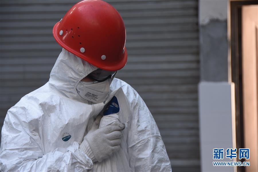 （聚焦疫情防控&middot;圖文互動）（7）另類&ldquo;白衣戰(zhàn)士&rdquo;：堅守醫(yī)療廢物處置第一線