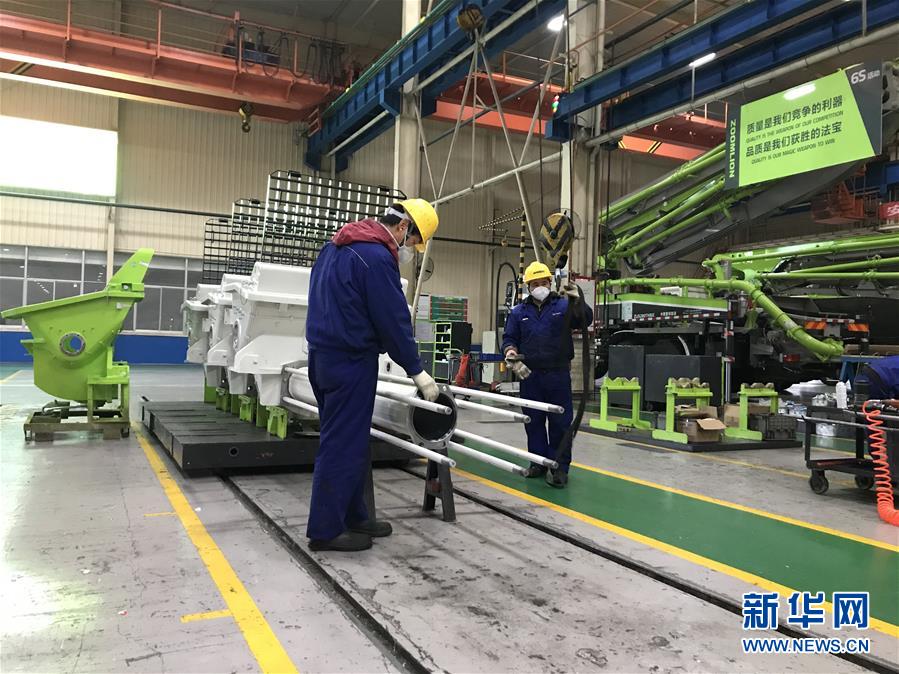 (新華全媒頭條·圖文互動)(9)努力保持生產(chǎn)生活平穩(wěn)有序——抓緊復(fù)工復(fù)產(chǎn)穩(wěn)定經(jīng)濟(jì)運(yùn)行掃描