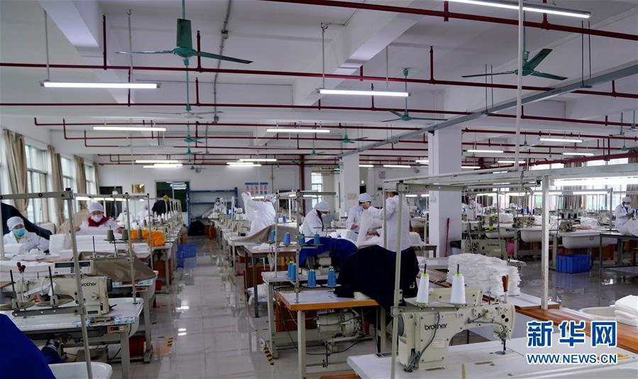 (來(lái)自經(jīng)濟(jì)前沿的故事·企業(yè)復(fù)工復(fù)產(chǎn)·圖文互動(dòng))(2)堅(jiān)守生產(chǎn)線就是保護(hù)“生命線”——廣西部分企業(yè)復(fù)工生產(chǎn)見(jiàn)聞