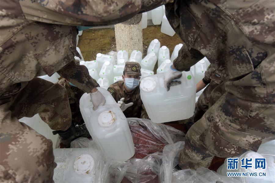 (聚焦疫情防控·圖文互動(dòng))(4)邯鄲市愛(ài)國(guó)擁軍聯(lián)合會(huì)為武漢火神山醫(yī)院捐贈(zèng)百?lài)嶀t(yī)用消毒原液