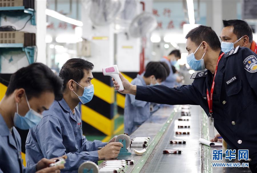 (來自經(jīng)濟(jì)前沿的故事·企業(yè)復(fù)工復(fù)產(chǎn)·圖文互動(dòng))(4)“這次復(fù)工終生難忘”——廣東格蘭仕安全員復(fù)工記