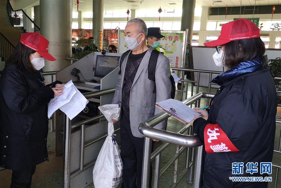 （做好六穩(wěn)工作 應(yīng)對復(fù)雜局面&middot;圖文互動）（3）四川：&ldquo;點對點、一站式&rdquo;送農(nóng)民工安全返崗