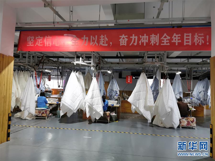 (來自經(jīng)濟(jì)前沿的故事·企業(yè)復(fù)工復(fù)產(chǎn)·圖文互動)(4)“開門紅包”變“消毒迎門”——長沙高新區(qū)一家企業(yè)復(fù)工的“拼勁”