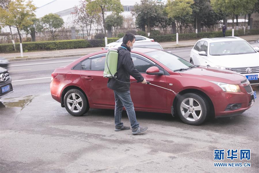 (來自經(jīng)濟(jì)前沿的故事·企業(yè)復(fù)工復(fù)產(chǎn)·圖文互動)(5)“開門紅包”變“消毒迎門”——長沙高新區(qū)一家企業(yè)復(fù)工的“拼勁”