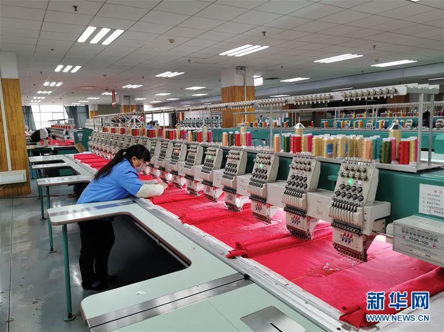 (來自經(jīng)濟(jì)前沿的故事·企業(yè)復(fù)工復(fù)產(chǎn)·圖文互動)(6)“開門紅包”變“消毒迎門”——長沙高新區(qū)一家企業(yè)復(fù)工的“拼勁”