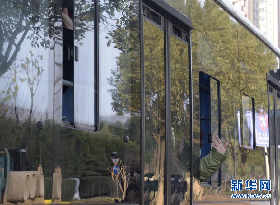 （聚焦疫情防控&middot;圖文互動(dòng)）（1）火神山醫(yī)院首批7名新冠肺炎確診患者出院