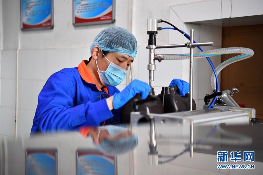 （圖文互動(dòng)）（2）為防控疫情添磚加瓦&mdash;&mdash;山西企業(yè)&ldquo;跨界&rdquo;生產(chǎn)防疫物資見(jiàn)聞