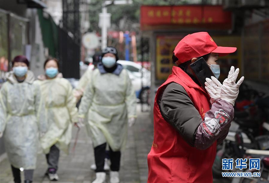 (一線抗疫群英譜·圖文互動(dòng))(1)“居民的小事就是我的大事”—— 武漢一位社區(qū)女干部速寫