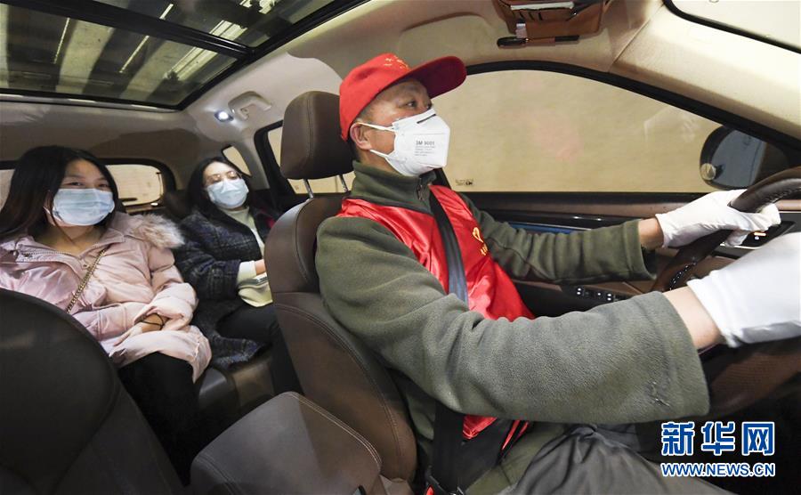 （新華全媒頭條&middot;圖文互動(dòng)）（7）火線上的中流砥柱&mdash;&mdash;獻(xiàn)給奮戰(zhàn)在抗疫一線的醫(yī)務(wù)工作者