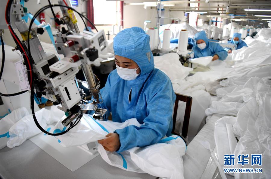 （聚焦疫情防控&middot;圖文互動）（1）我們能多產(chǎn)一件，前方就少一份風險&mdash;&mdash;醫(yī)用防護服&ldquo;河北制造&rdquo;緊急&ldquo;起飛&rdquo;記