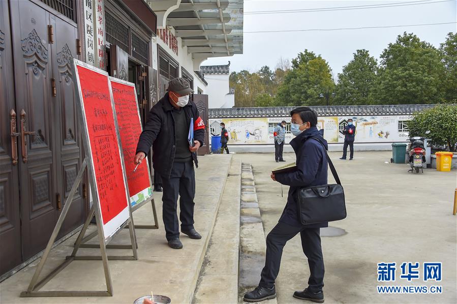 （新華全媒頭條配圖&middot;圖文互動(dòng)）（10）戰(zhàn)&ldquo;疫&rdquo;的一天&mdash;&mdash;新華社記者直擊湖北保衛(wèi)戰(zhàn)