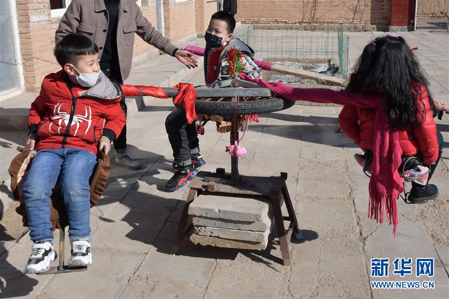 （圖文互動(dòng)）&ldquo;宅&rdquo;出新境界！內(nèi)蒙古一農(nóng)民在家里造出游樂場(chǎng)