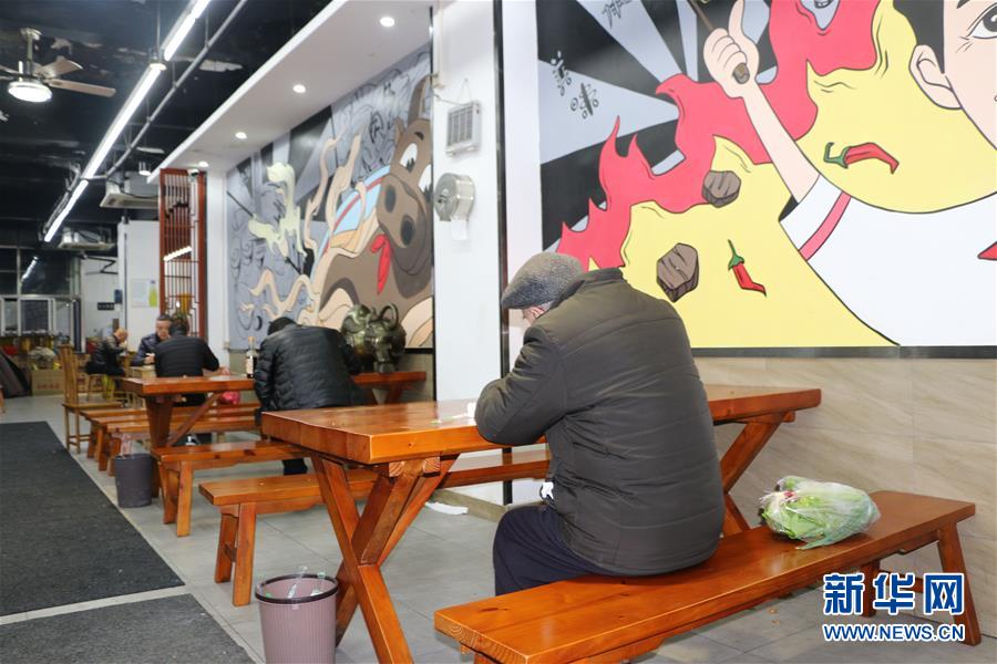 （圖文互動(dòng)）（5）吃粉擼串，商圈&ldquo;打卡&rdquo;，動(dòng)車出廠&mdash;&mdash;湖南&ldquo;標(biāo)簽&rdquo;復(fù)蘇記