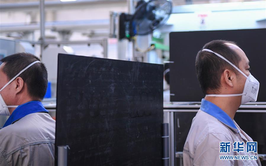 (聚焦疫情防控·圖文互動(dòng))(2)用疫情“防控線(xiàn)”守衛(wèi)企業(yè)“生命線(xiàn)”——長(zhǎng)春復(fù)工企業(yè)防控一線(xiàn)見(jiàn)聞