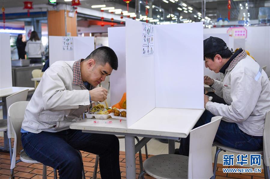 (聚焦疫情防控·圖文互動(dòng))(5)用疫情“防控線(xiàn)”守衛(wèi)企業(yè)“生命線(xiàn)”——長(zhǎng)春復(fù)工企業(yè)防控一線(xiàn)見(jiàn)聞