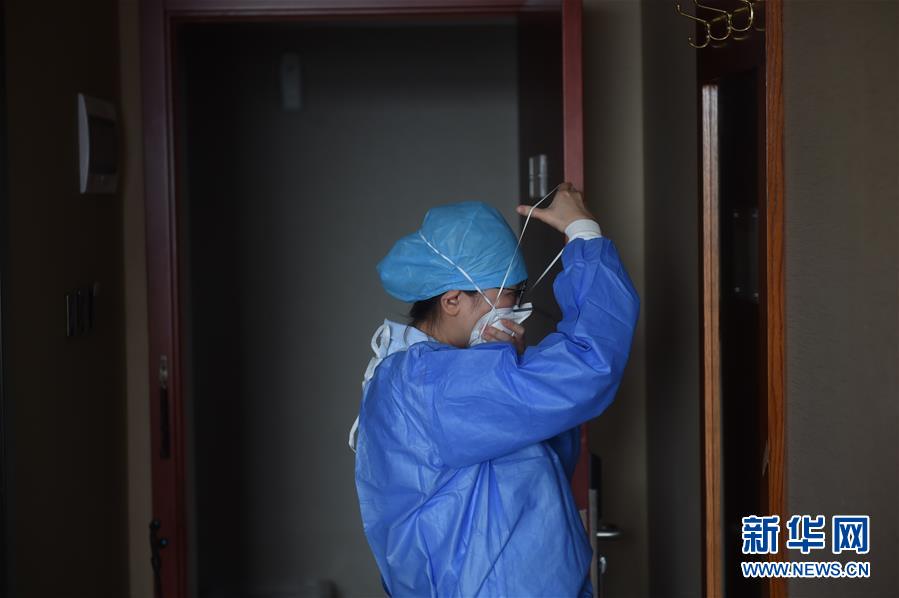 (聚焦疫情防控·圖文互動)(2)“感恩每一位‘不曾謀面’的醫(yī)護(hù)人員”——探訪返京人員醫(yī)學(xué)集中隔離觀察點(diǎn)