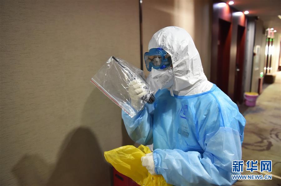 (聚焦疫情防控·圖文互動)(8)“感恩每一位‘不曾謀面’的醫(yī)護(hù)人員”——探訪返京人員醫(yī)學(xué)集中隔離觀察點(diǎn)