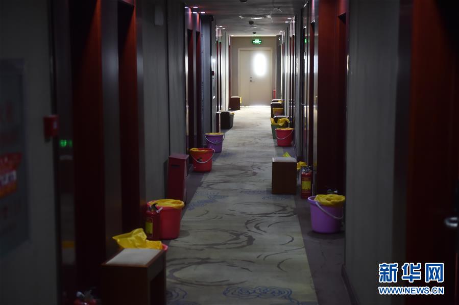 (聚焦疫情防控·圖文互動)(10)“感恩每一位‘不曾謀面’的醫(yī)護(hù)人員”——探訪返京人員醫(yī)學(xué)集中隔離觀察點(diǎn)