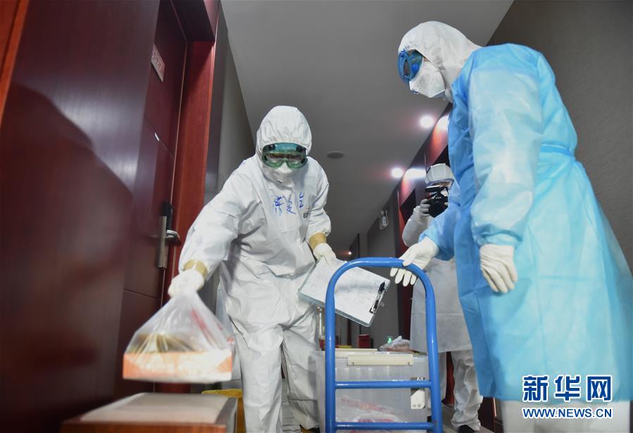 (聚焦疫情防控·圖文互動)(3)“感恩每一位‘不曾謀面’的醫(yī)護(hù)人員”——探訪返京人員醫(yī)學(xué)集中隔離觀察點(diǎn)