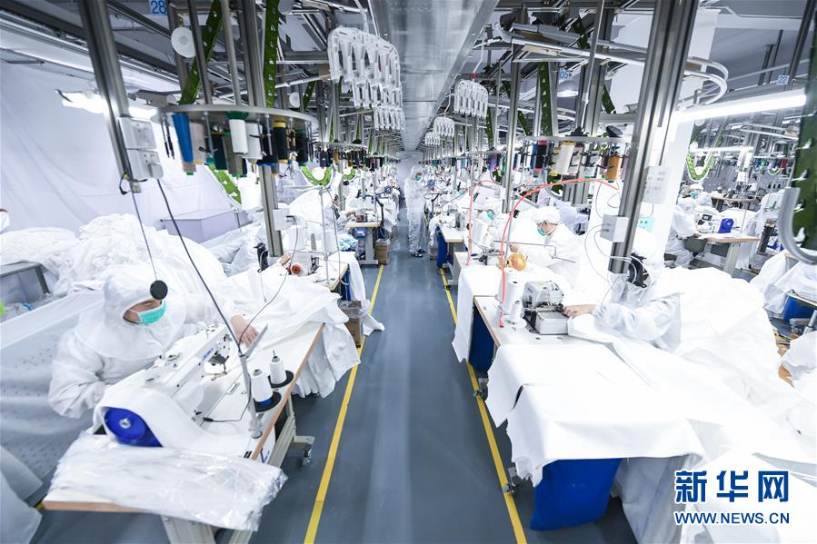 (聚焦疫情防控·圖文互動(dòng))(1)把最好的留給最需要的醫(yī)護(hù)人員——深圳醫(yī)療物資企業(yè)生產(chǎn)見聞