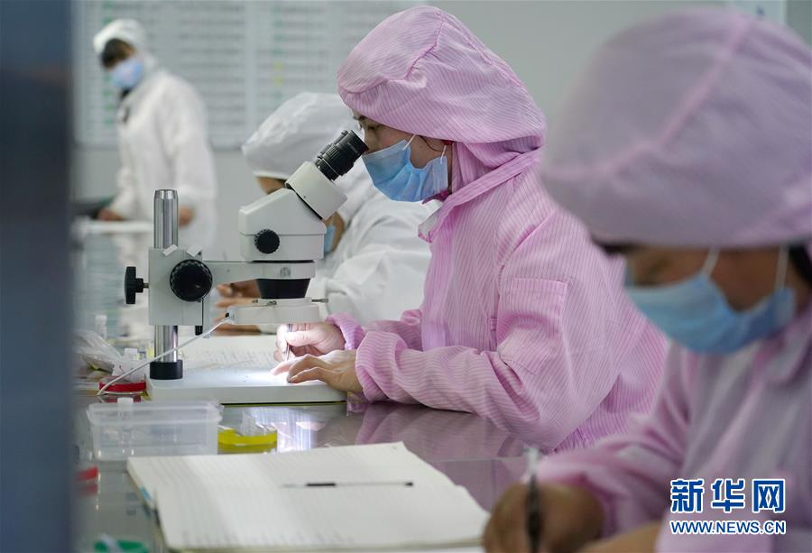 （決戰(zhàn)決勝脫貧攻堅(jiān)&middot;圖文互動(dòng)）（2）秦巴山區(qū)：戰(zhàn)疫戰(zhàn)貧，兩場(chǎng)仗都要打贏